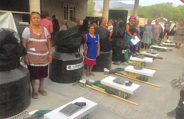 Reciben huertos familias de Altepexi 