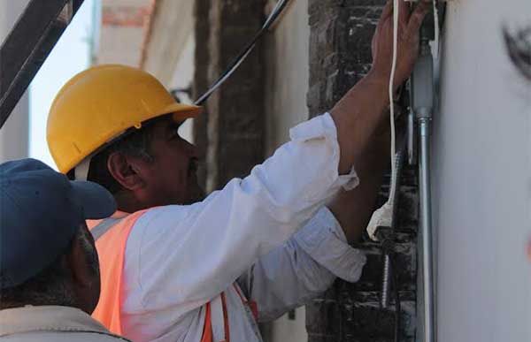 Logran electrificación para colonias del norte