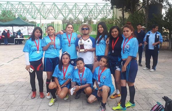 Entrega de uniformes escolares para escuelas de Tecámac   