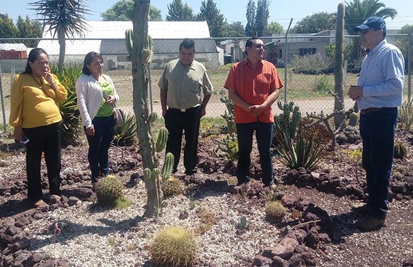 Reciben campesinos de Ahuatempan asesoría para producción de cactáceas
