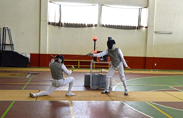 Realizan Torneo Estatal de Esgrima