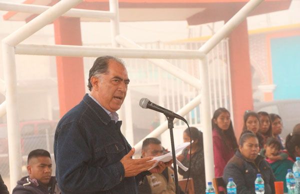 Inaugura Antorcha techado de escuela en Ocotempan