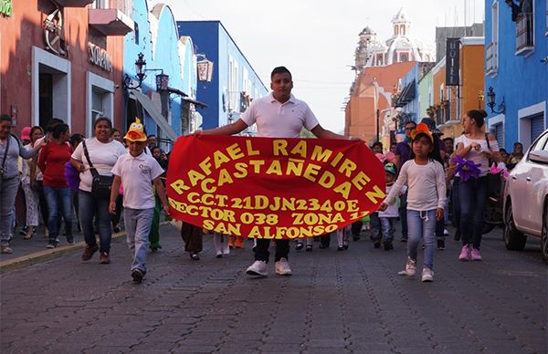 Realizan preescolares antorchistas desfile conmemorativo del 21 de marzo