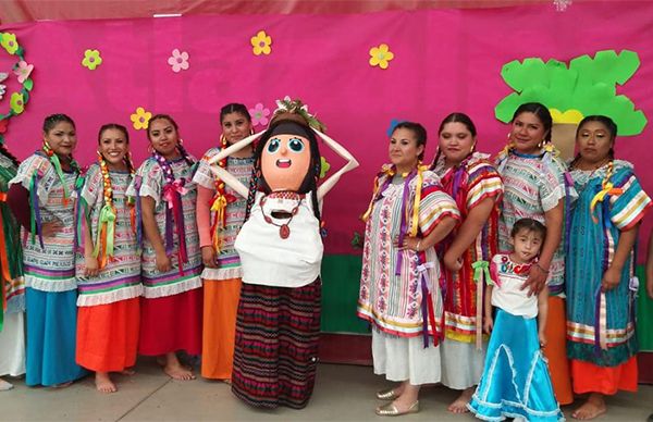 Alumnos de La Paz preservan las tradiciones mexicanas