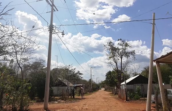 Se concluye la red de energía eléctrica en Revolución, Champotón