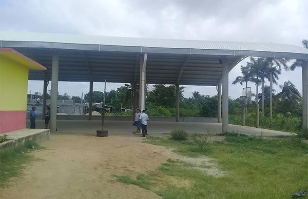 Cancha comunitaria de Simón Sarlat ya cuenta con techumbre