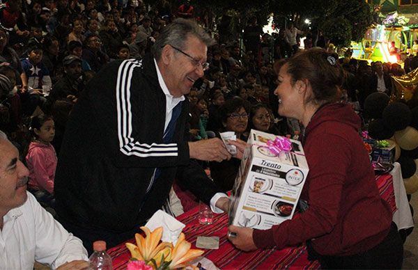 Festejan en balcones de San Agustín el 30 Aniversario del mercado Gonzalo López Cid