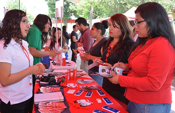 Ayudan a preparatorianos a elegir qué estudiar en Expo Orienta 2019