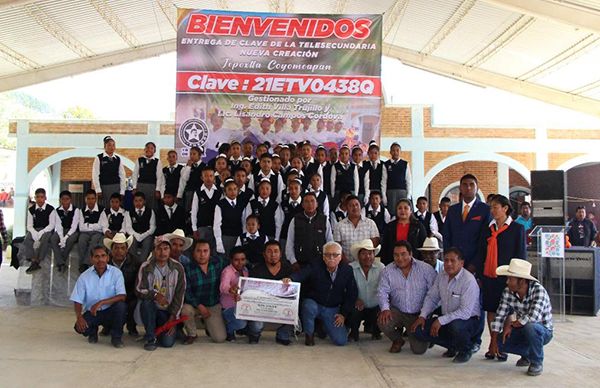 Consigue Antorcha clave para telesecundaria de Tepoxtla