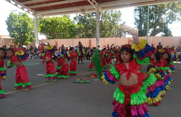 En Ecatepec, alumnos participan en Concurso de Bailes Latinos