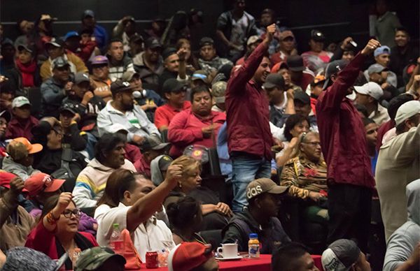 Trabajadores de Chimalhuacán se reúnen para escuchar mensaje del líder nacional del antorchismo