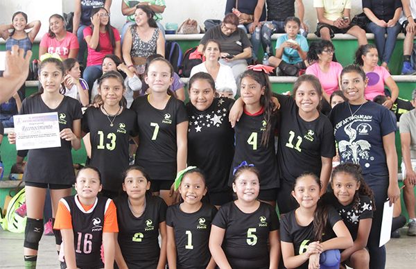 Un éxito Eliminatoria Estatal de Voleibol