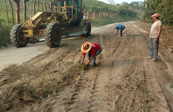 Realizan faena para rehabilitar tramo carretero