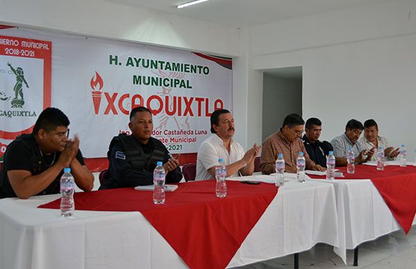 Capacitan a elementos policíacos de Ixcaquixtla