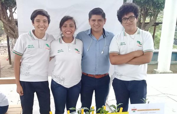 Destaca docente Antorchista en concurso Regional