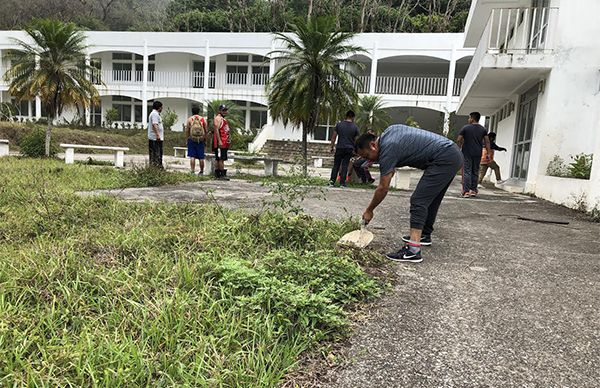 Realizan antorchistas faena en auditorio de Ajalpan