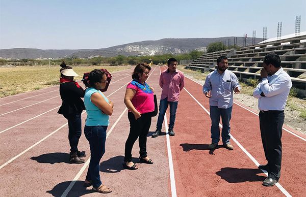 Supervisan construcción de Unidad Deportiva en colonia antorchista