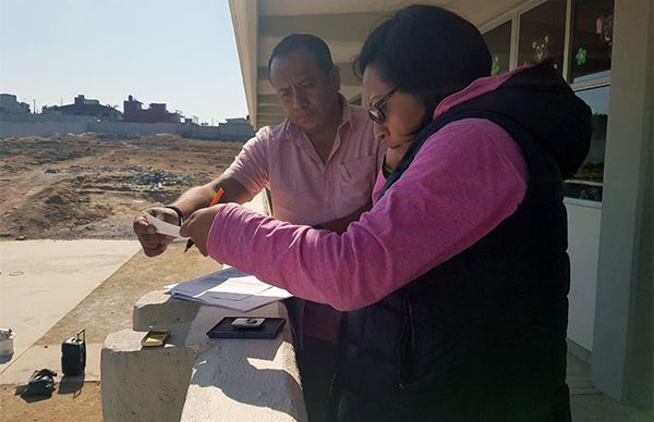 Entregan acta de construcción para escuelas