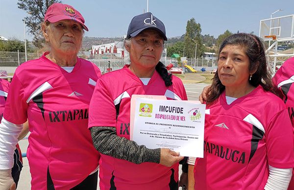 Ponen ejemplo adultos mayores de Ixtapaluca con la práctica del cachibol  