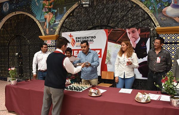 Logra Técnica 3 de Atlixco presea de plata en Encuentro Sectorial