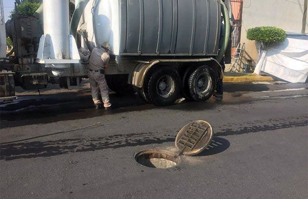 Para evitar próximas inundaciones, realizan desazolve de drenaje en San Buenaventura
