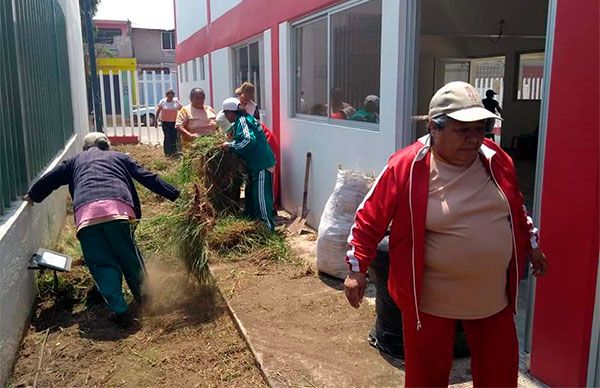 Club antorchista de la tercera edad cuida y mantiene limpia su Casa del adulto