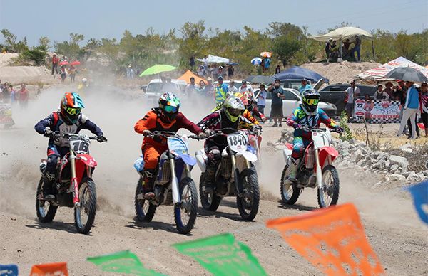 Realizan competencia de motocross en Feria Ahuatempan 2019