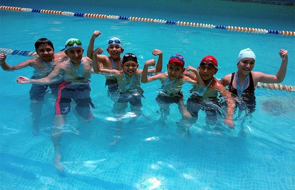 Se realiza competencia motivacional para nadadores en Ixtapaluca