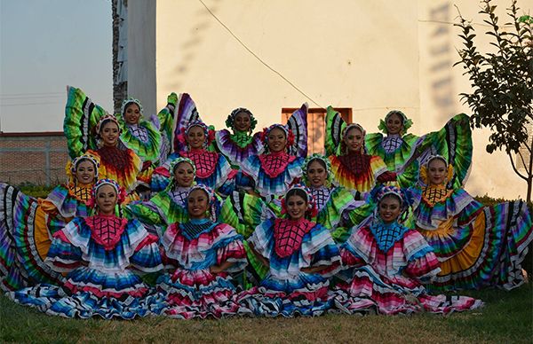 Cautivan Grupos Culturales de Antorcha en Totoltepec