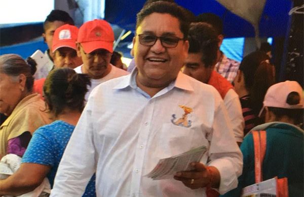 Agradecen escuelas trabajo de diputado antorchista