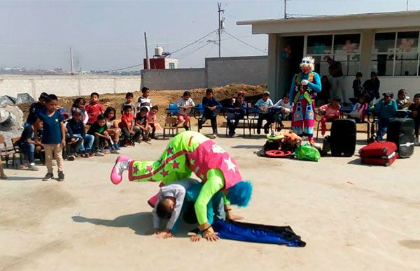 Celebran día del niño en la Tlanesse