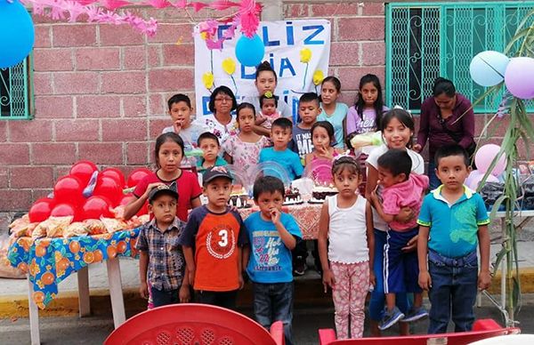  Regala Antorcha sonrisas a pequeños en Teotlalco