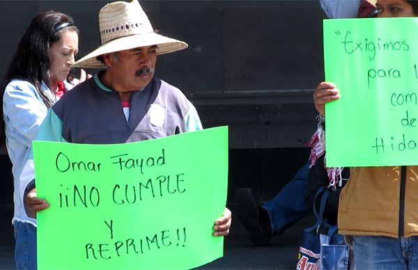 De manera simultánea, antorchistas mexiquenses realizan cadena humana en apoyo a hidalguenses
