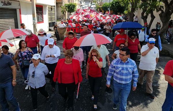 Marchan trabajadores por mejores condiciones en Atlixco