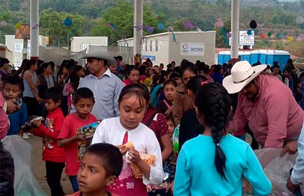 Celebra Antorcha a los niños en el Distrito 13