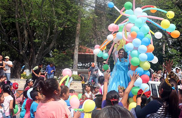 Convive Ayuntamiento de Tepexi con niños del municipio