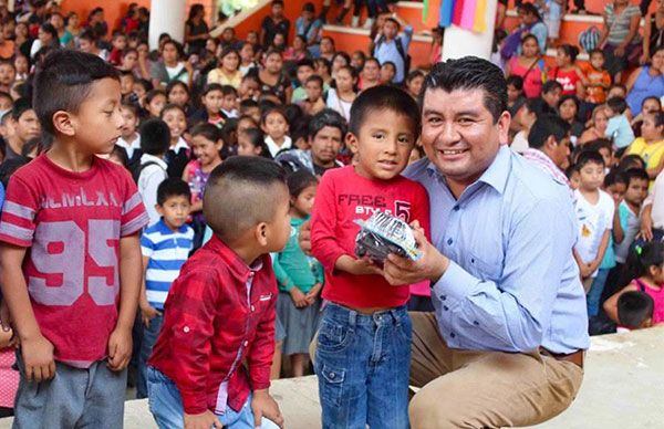Al niño se le debe educar para que defienda a su pueblo: alcalde