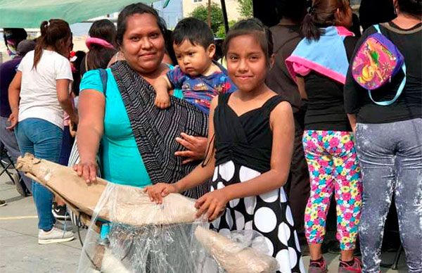 Antorcha festeja masivamente a los niños de La Paz