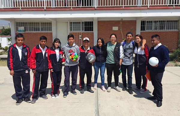 Visita líder feneriana a estudiantes del sur