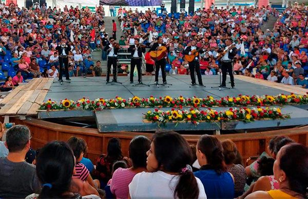 Celebran a las madres antorchistas en Recinto Ferial