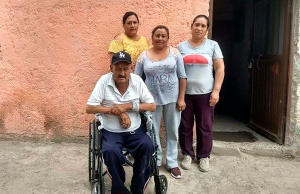 Habitante de Galeana se beneficia con silla de ruedas