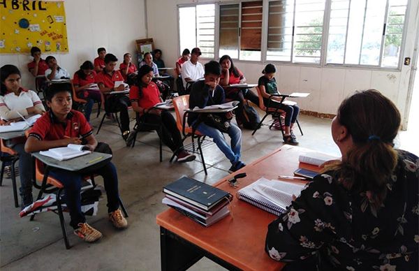 Círculos de estudio en escuela antorchista del Porvenir