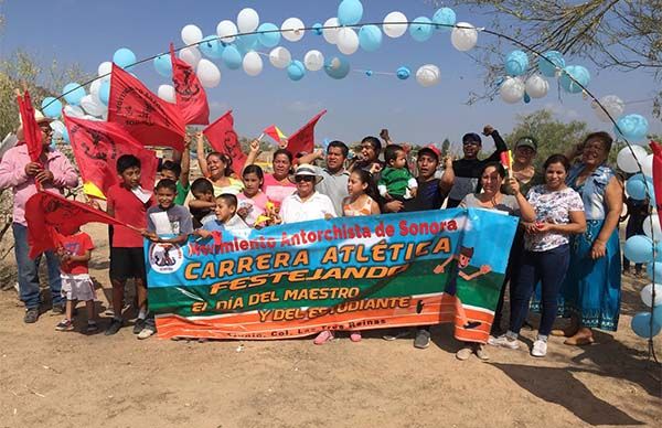 Festejan a estudiantes y maestro con carrera atlética en Tres Reinas 