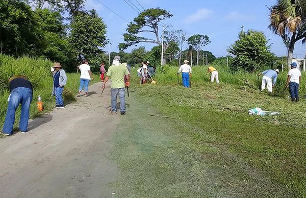 Vecinos de La Antorcha realizan faenas para limpiar calles