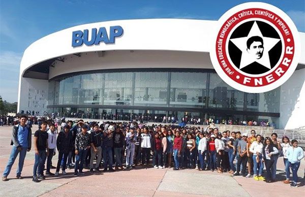 Estudiantes y maestros colimenses asisten a conferencia nacional en Puebla