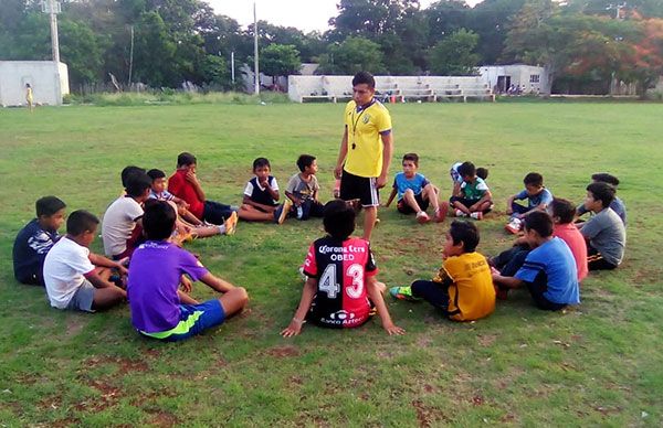 Avanza la Escuela Antorchista de Fútbol en Hopelchén