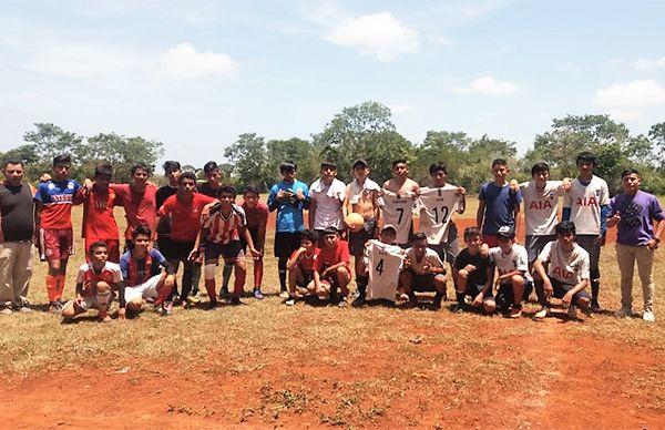 Partido amistoso entre escuadras de la Escuela Antorchista de Fútbol 