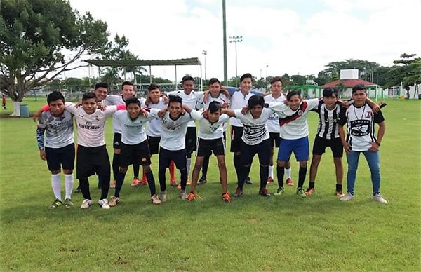 Encuentro amistoso entre la Escuela Antorchista de Fútbol   de Campeche y la de Hopelchén