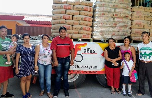 En Manzanillo, Antorcha apoya a familias humildes con materiales de construcción