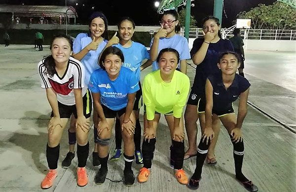 Jovencitas de la Escuela Antorchista de Fútbol Campeche derrotan a CECYTEC